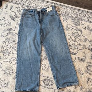 Mid Rise Abercrombie & Fitch “The Slouchy Jean” - Short